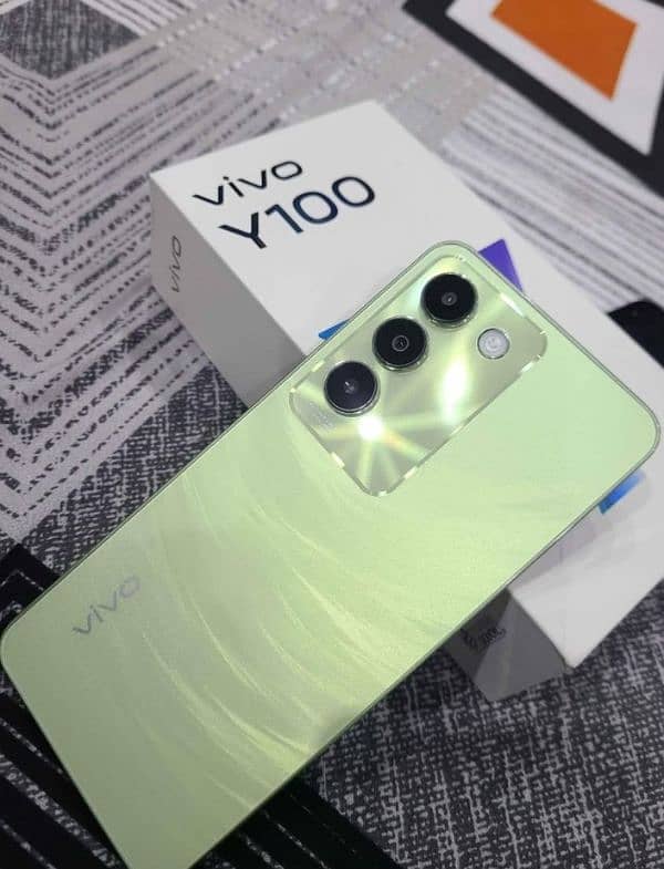 vivo y100 new ha 2 days used. 1