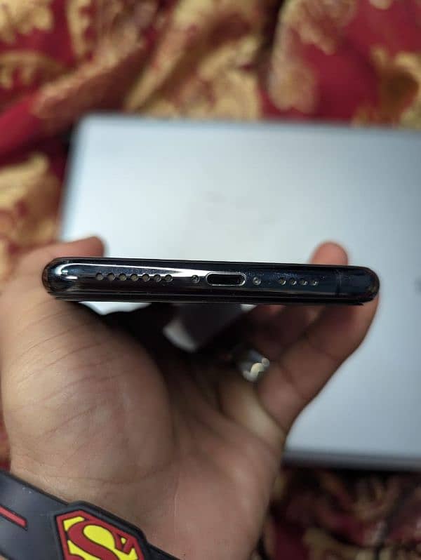 I phone 11pro max 256gb 81 battery  non pta jv nahi ha 4