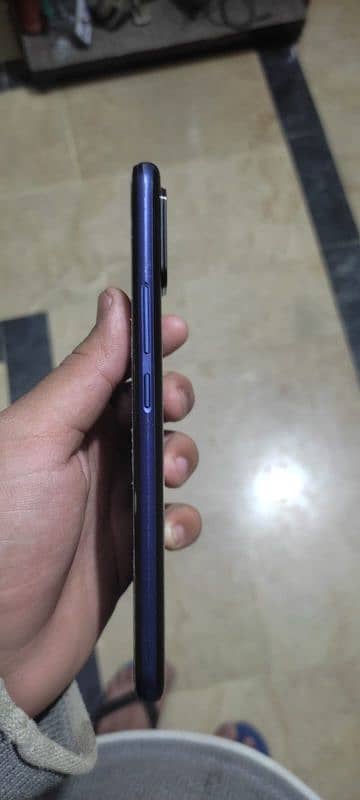 Selling my Realme C17. 4