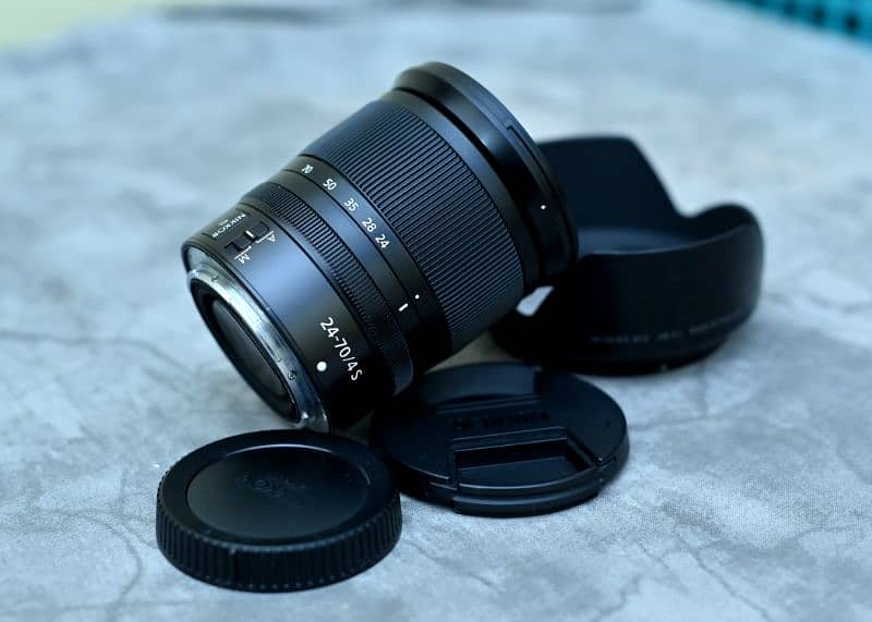 Nikon Nikkor Z 24-70mm f/4 S lens 3