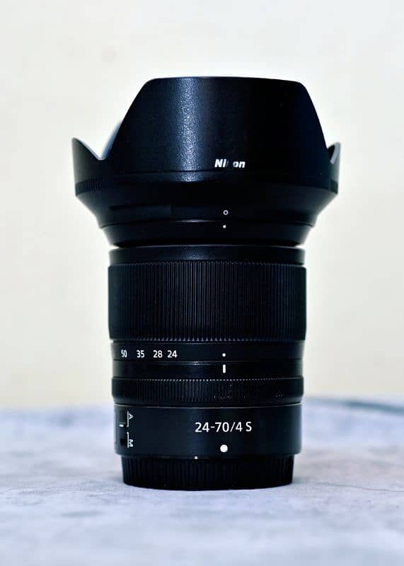 Nikon Nikkor Z 24-70mm f/4 S lens 4