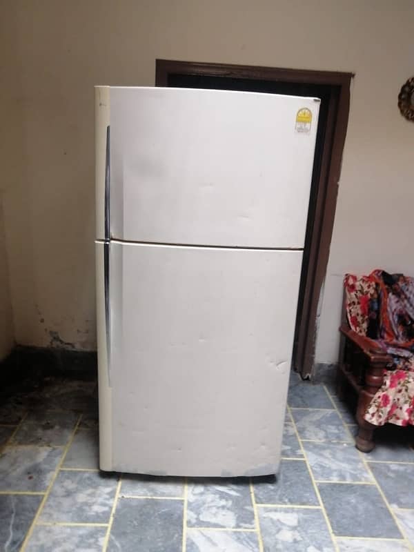 lg full size refrigerator 0