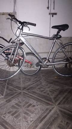 mint condition hybrid bike