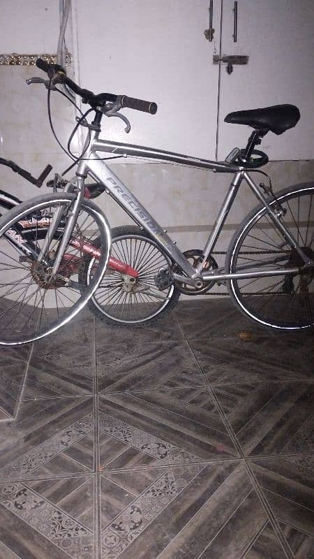 mint condition hybrid bike 0