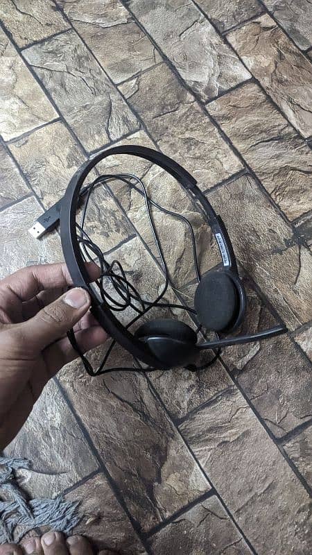 Logitech headphone for call centre 1