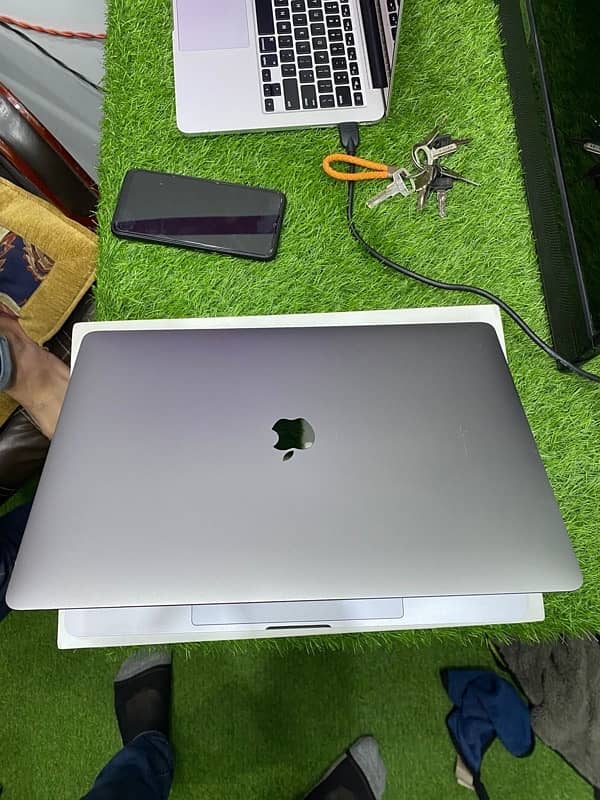 apple MacBook pro 2018 /- 03461809478 2