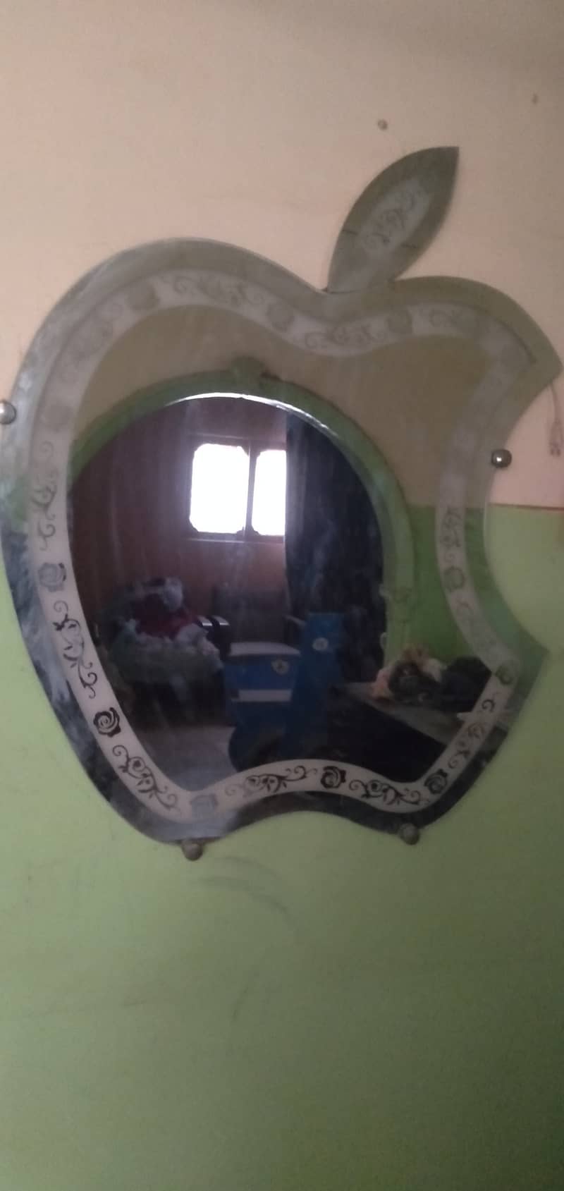 Mirror for beauty parlour 1