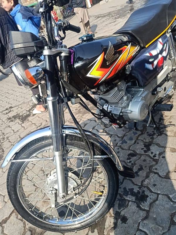 i want to sell Honda 125 new condition /03030046708 8