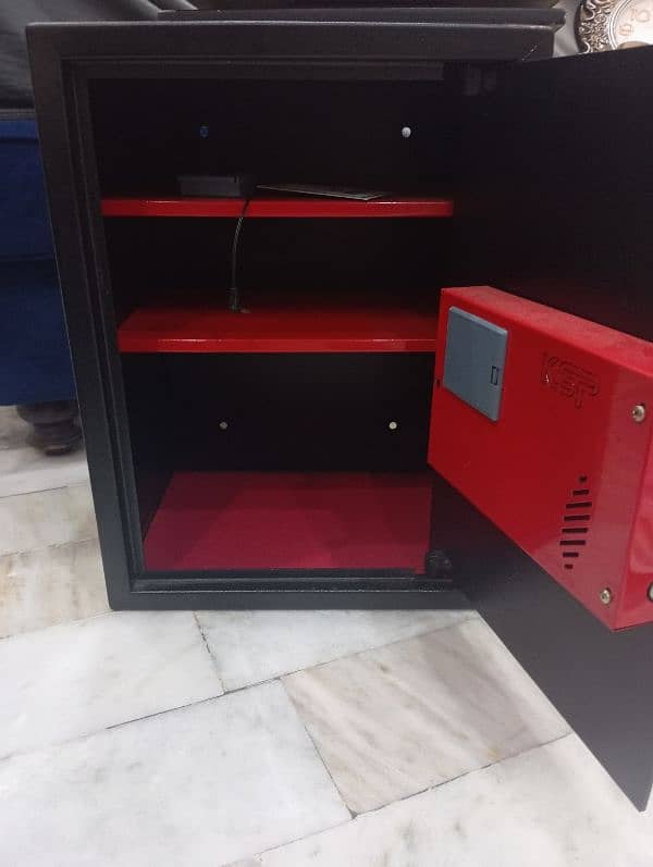 Security Locker with key 1