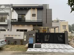 10 Marla Brand New Modern House For Sale