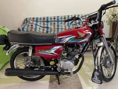 Honda CG 125 in red colour 2023 model our Sara original saman ha iska