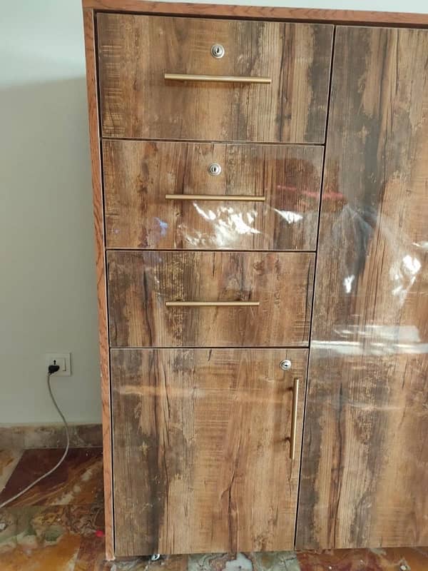 wardrobe in prestige condition 3