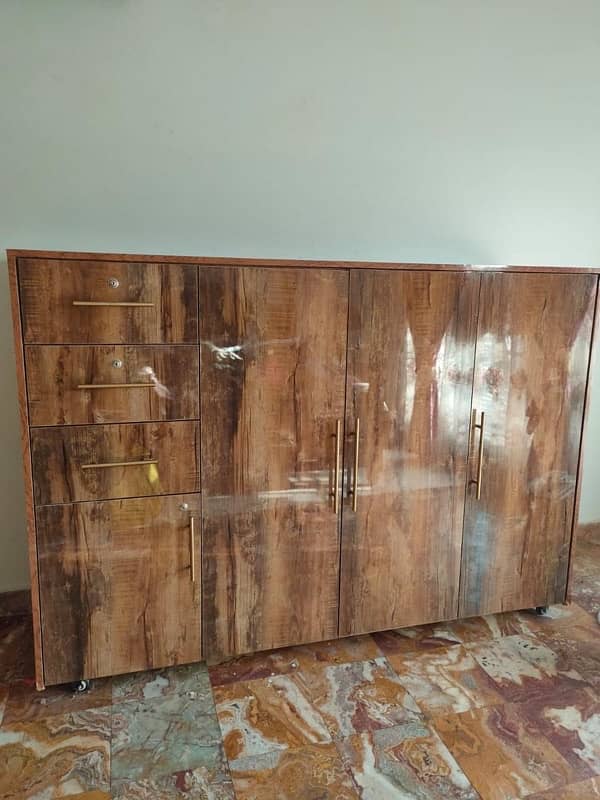 wardrobe in prestige condition 6