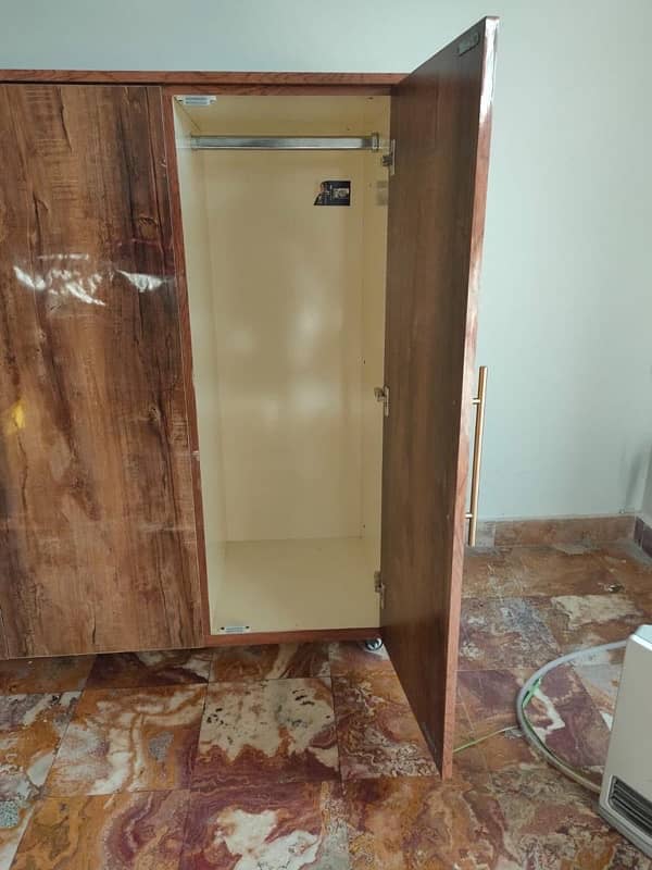 wardrobe in prestige condition 8