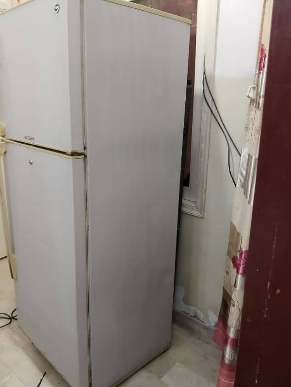 pel good condition refrigerator for sell 1