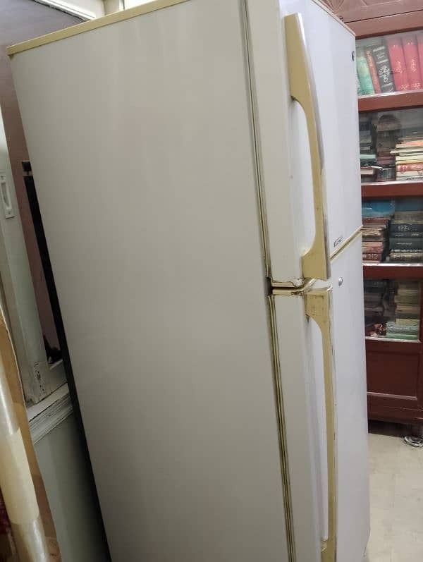 pel good condition refrigerator for sell 2