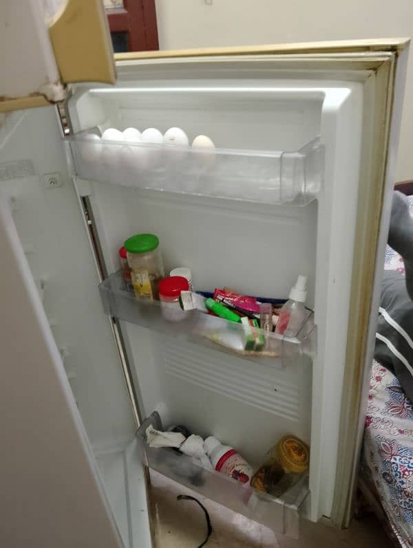 pel good condition refrigerator for sell 3