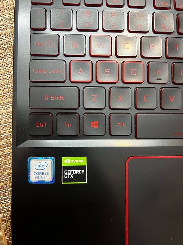 Acer Nitro 5 AN515-54 1