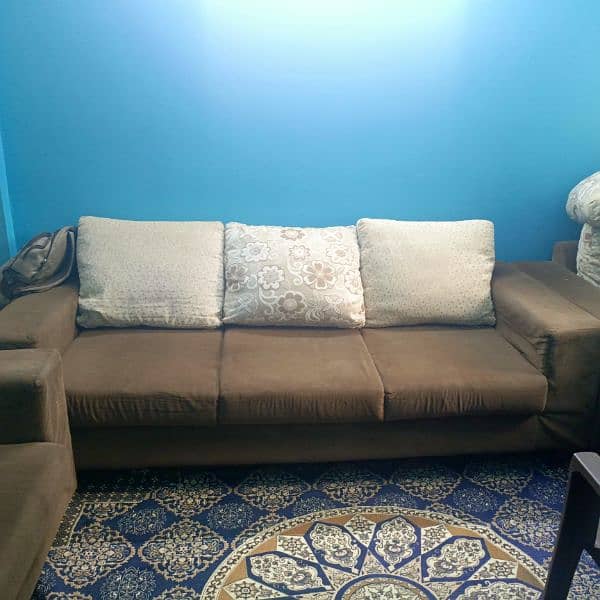 use sofa set 7 seater condition is very good 1