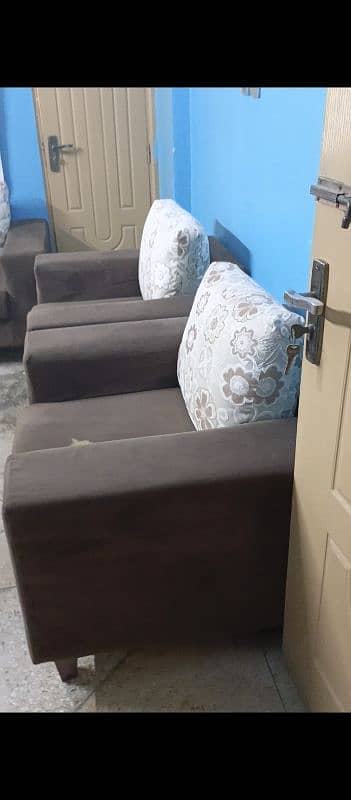 use sofa set 7 seater condition is very good 2