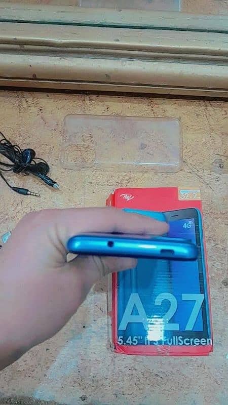 itel A27 2/32  sky blue colour 4