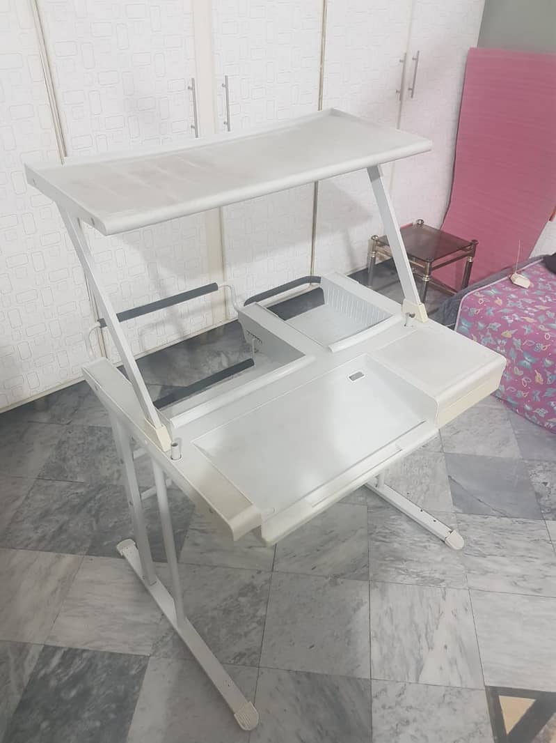 Imported Computer Table – High-Quality Plastic 1