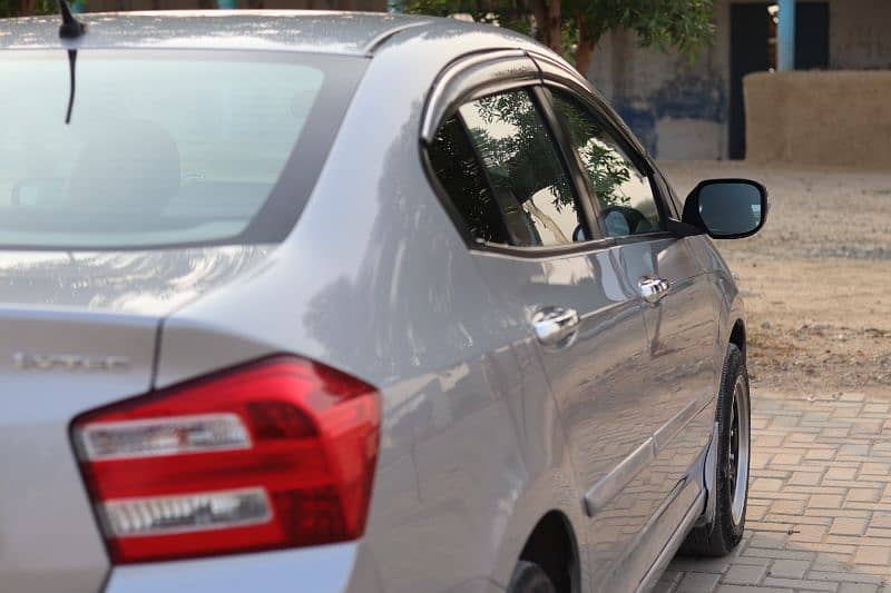 Honda City IVTEC 2019/2020 in lush condition 3