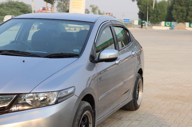 Honda City IVTEC 2019/2020 in lush condition 11