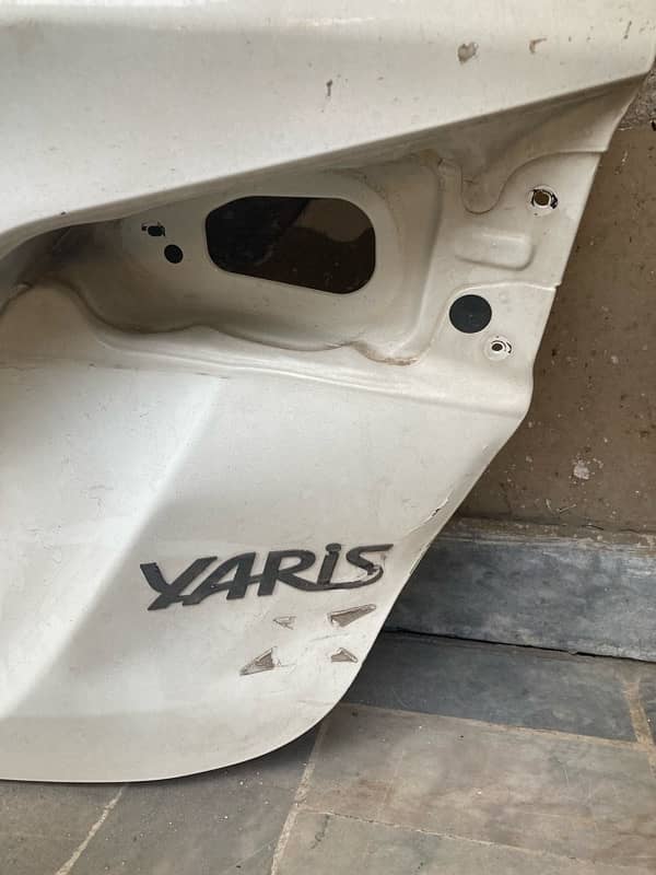 yaris original trunk minor accident 2