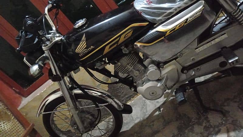 Honda 125s bilkul Saf hi papero ki garanti hi all panjab namber hi. 1