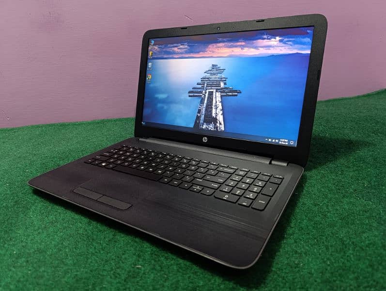 HP 15.6" Core i5 6th Gen 8GB 128GB SSD 6.5 Hours Battery 10/10 0