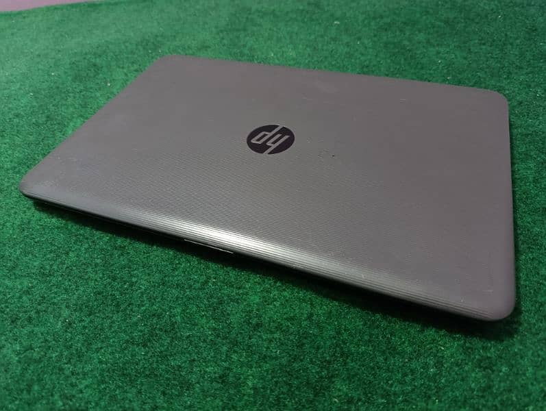 HP 15.6" Core i5 6th Gen 8GB 128GB SSD 6.5 Hours Battery 10/10 1