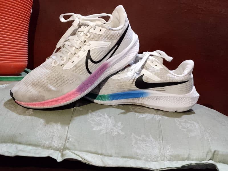 Sport shoes for sell 4