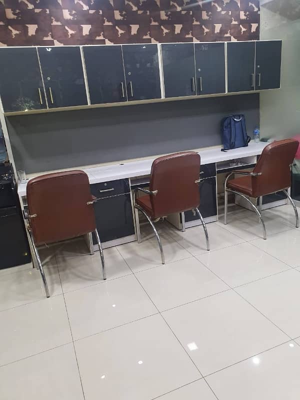 NEAR 26 STREET VIP LAVISH FURNISHED OFFICE FOR RENT 2 EXCITEVE CHAMBER 6 PERSON WORK STATION WITH AC LCD RENT ALMOST FINAL NOTE 1 MONTH COMMISSION RENT SERVICE CHARGES MUST 10