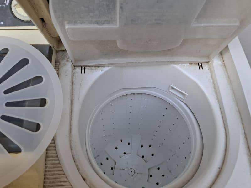 Kenwood Washing Machine with Dryer 2