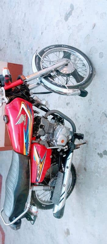 Honda 125 for sal 2019 model. only whatsapp. 03336211587 3