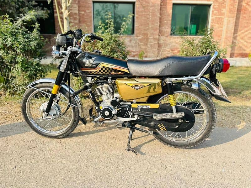 Honda 125 special addition 1