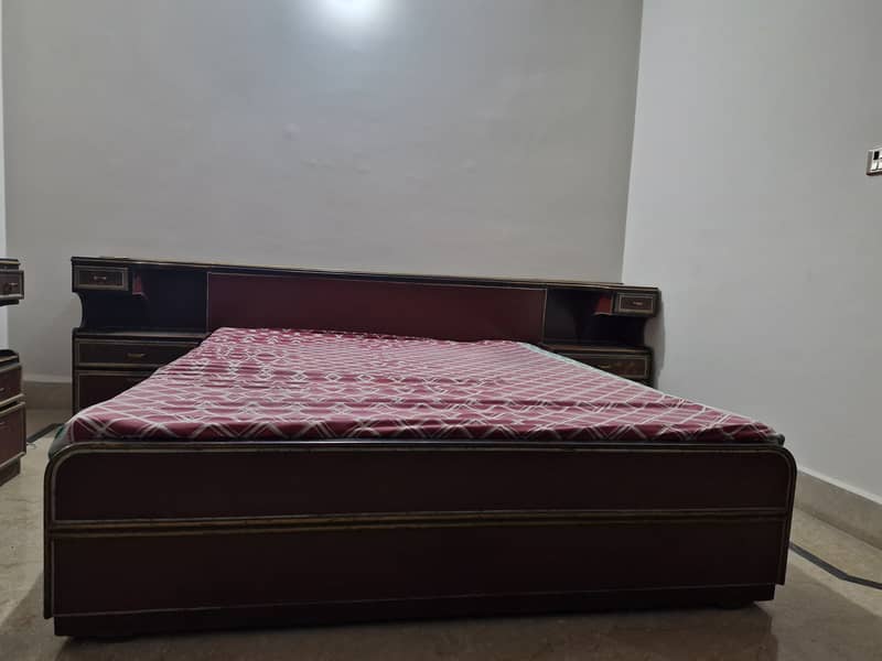 Bed, dressing, 2 side tables, foam 0