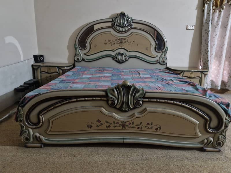 Bed, dressing, 2 side tables and 1 seat for sale 0