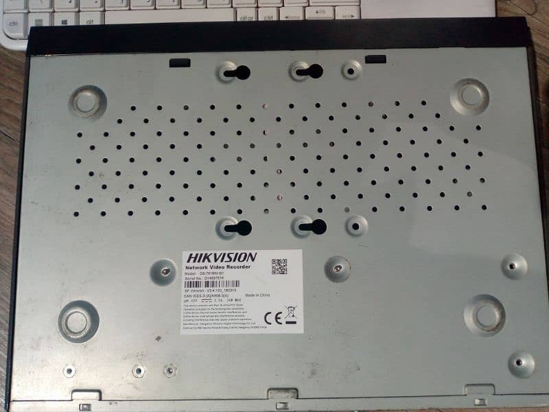 16Chanal. NVR DS 7616N1. Q1 Hikvision 3