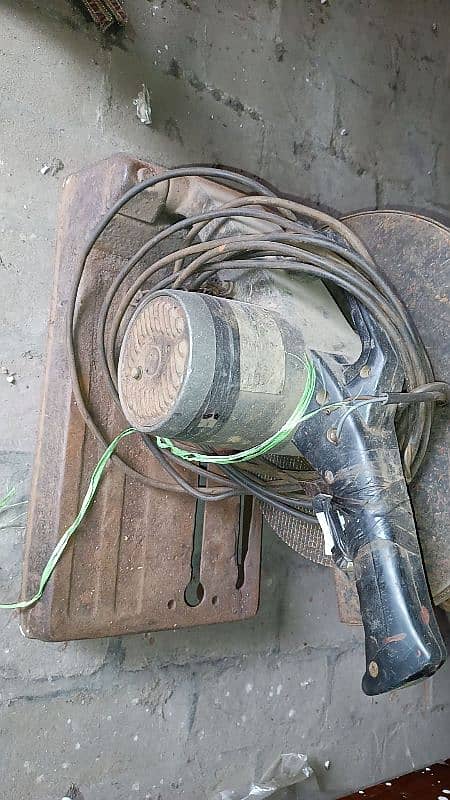 Welding plant and pipe cutter for sale.  (Whatsapp only (03101738099 1