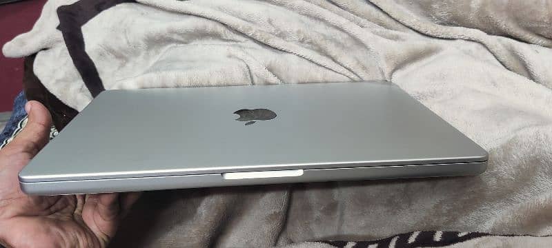 MacBook Pro M1  Pro Chip 14 inch 16 Ram 512 SSD 1