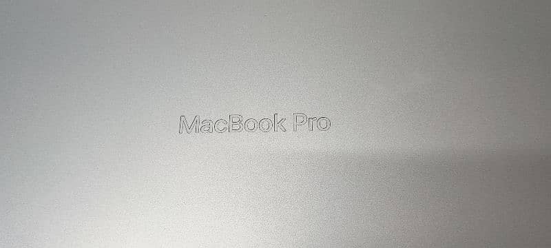 MacBook Pro M1  Pro Chip 14 inch 16 Ram 512 SSD 9