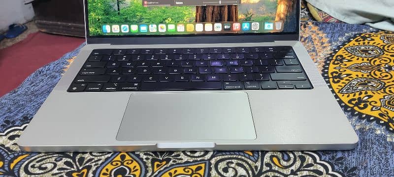 MacBook Pro M1  Pro Chip 14 inch 16 Ram 512 SSD 15