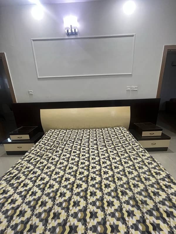 King-Size Bed Set in Beige & Brown – Pre-Owned but Excellent Condition 2