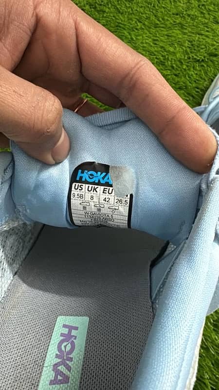 HOKA UK 8 2