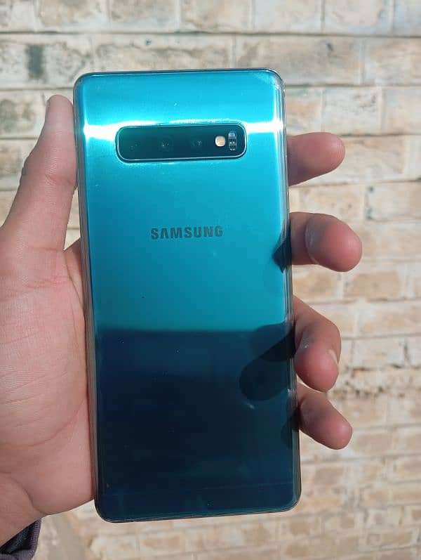 SAMSUNG S10 PLUS 1