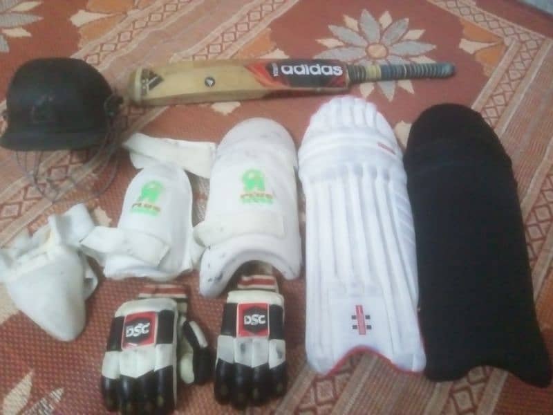 a good condition cricket kit 1