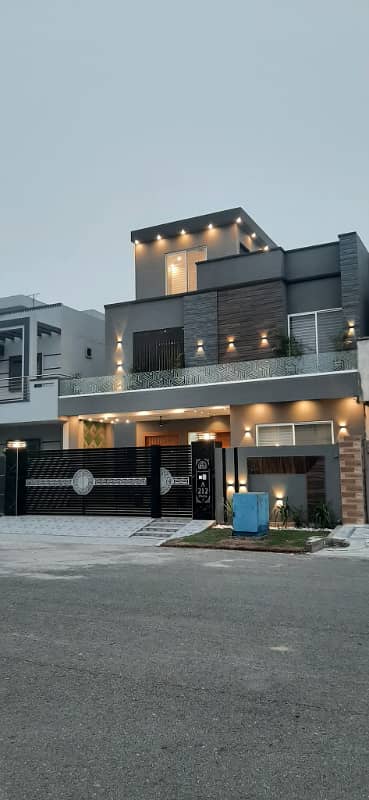 10 Marla Brand New Luxury House Available For Rent In Bahria Town Lahore 0