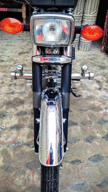 Honda 125 SE 2024 chrome edition 5